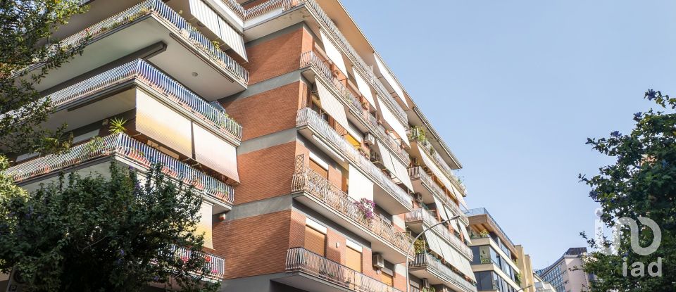 Palazzo / Stabile 3 locali di 137 m² a Roma (00154)