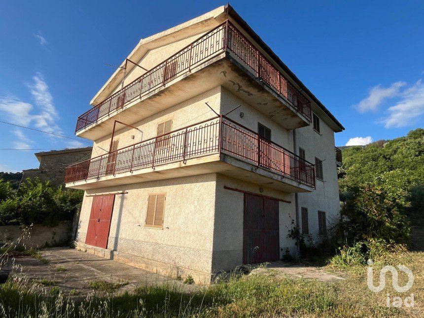 Casa indipendente 9 locali di 267 m² in - (87030)