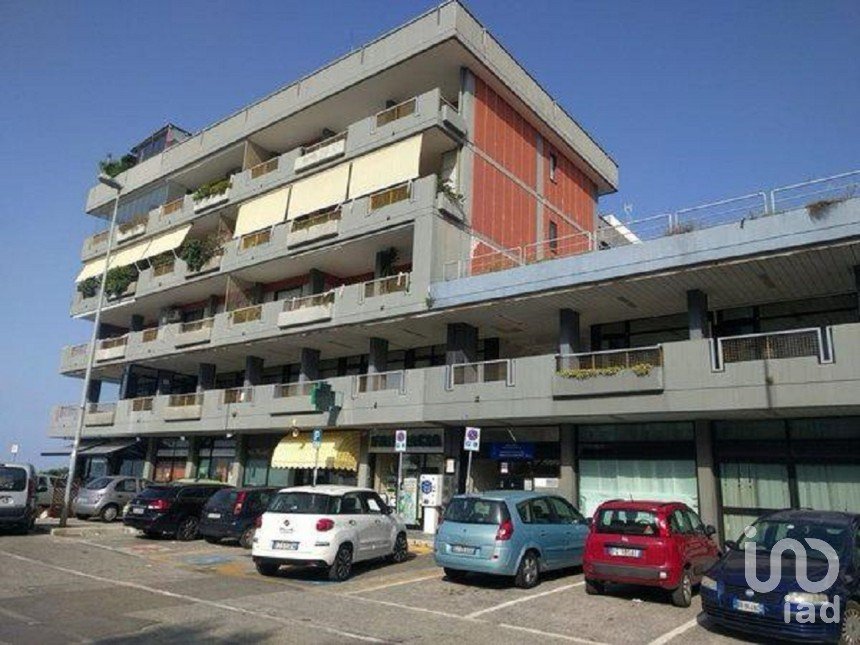 Parking of 1,700 m² in Bari (70126)