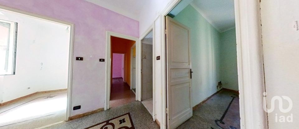 Building 3 rooms of 65 m² in Genova (16149)