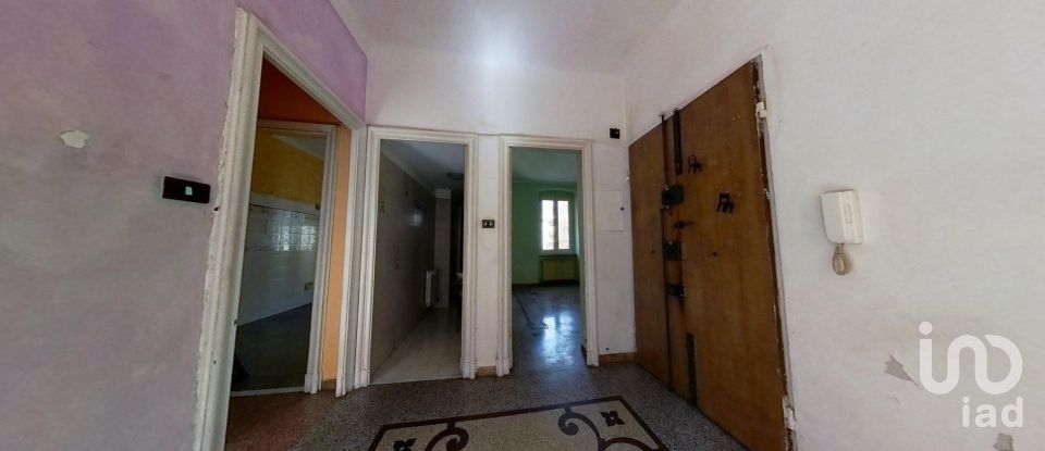 Building 3 rooms of 65 m² in Genova (16149)