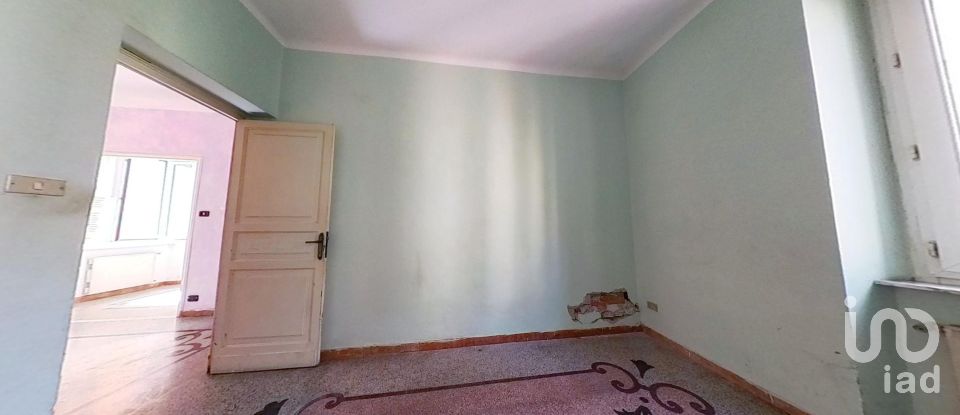 Palazzo / Stabile 3 locali di 65 m² a Genova (16149)