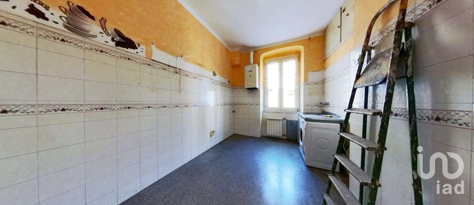 Building 3 rooms of 65 m² in Genova (16149)