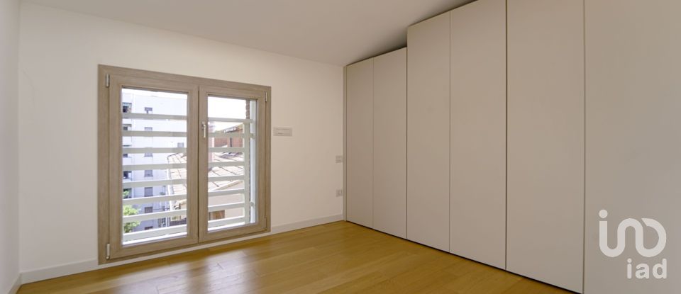 Three-room apartment of 80 m² in Milano (20162)