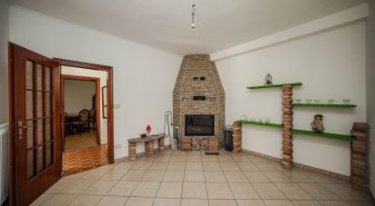Casa 4 locali di 131 m² in Migliarino (44027)