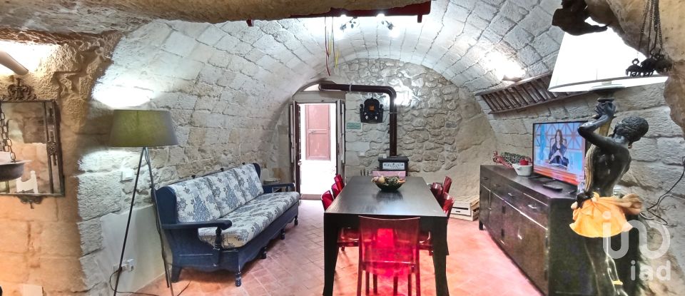 House 3 rooms of 90 m² in Palazzolo Acreide (96010)