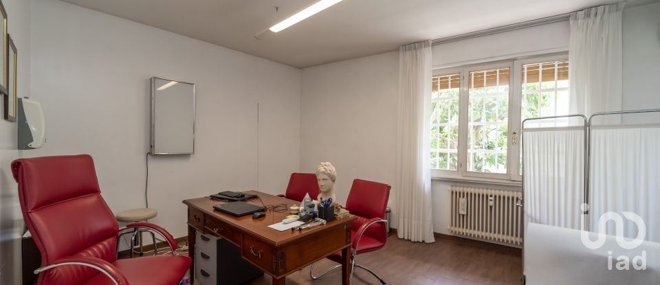 Four-room apartment of 140 m² in Padova (35143)