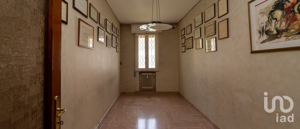 Four-room apartment of 140 m² in Padova (35143)