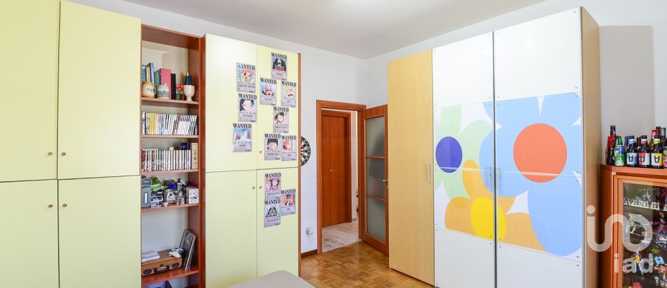 Trilocale di 104 m² a Sovico (20845)