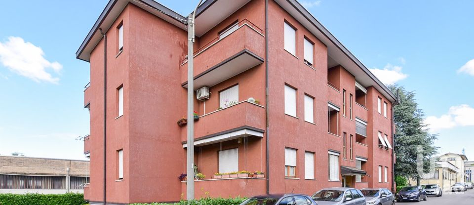 Trilocale di 104 m² a Sovico (20845)