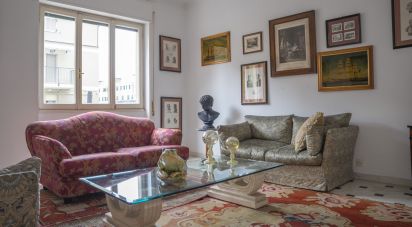 Four-room apartment of 109 m² in Genova (16161)