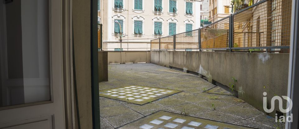 Four-room apartment of 109 m² in Genova (16161)