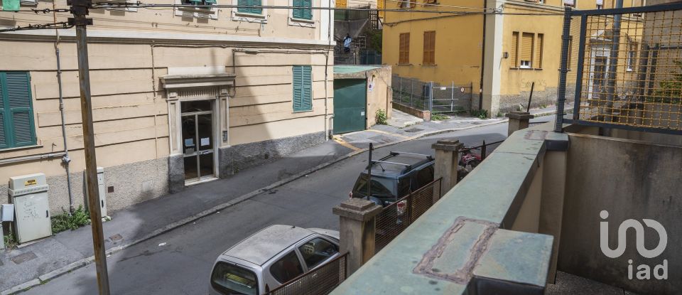 Four-room apartment of 109 m² in Genova (16161)