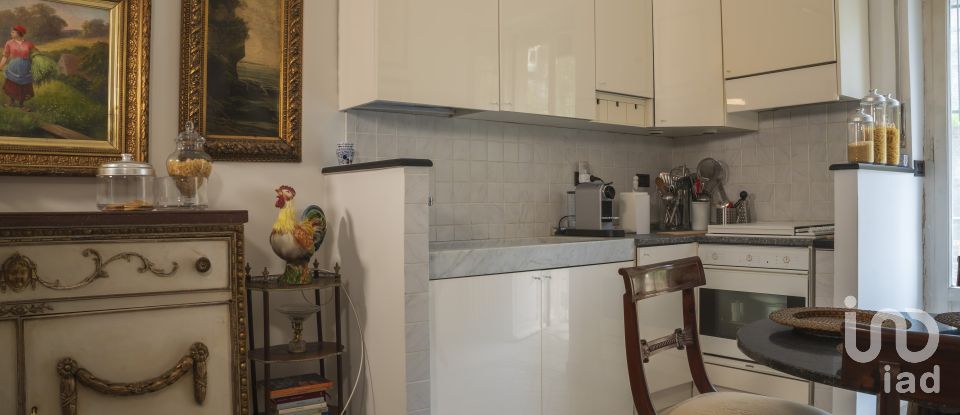 Four-room apartment of 109 m² in Genova (16161)