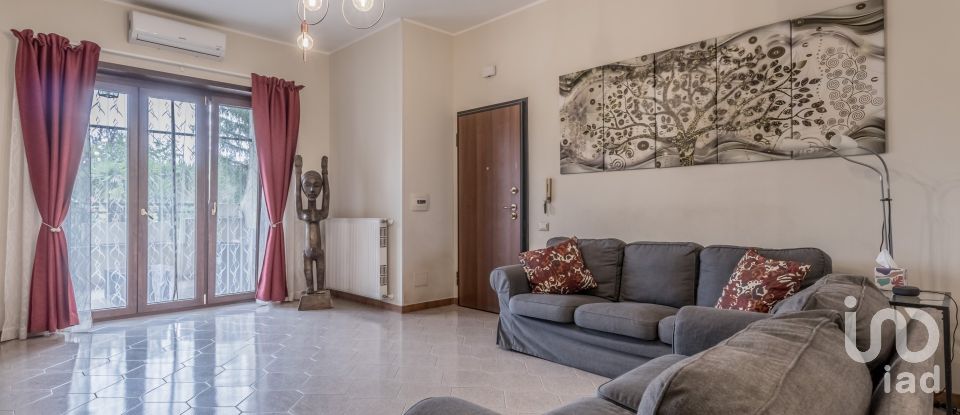 Appartamento 5 locali di 172 m² a Roma (00166)