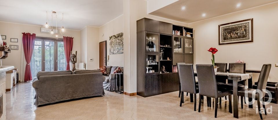 Apartment 5 rooms of 172 m² in Roma (00166)