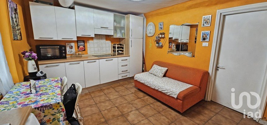 Two-room apartment of 35 m² in Genova (16127)