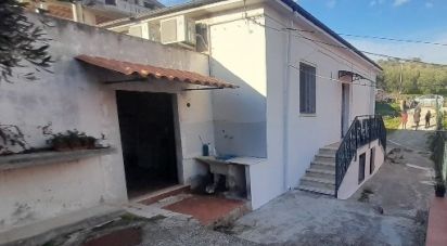 Townhouse 8 rooms of 110 m² in Silvi (64028)