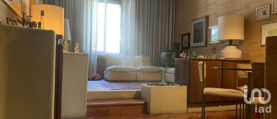 Three-room apartment of 97 m² in Milano (20122)