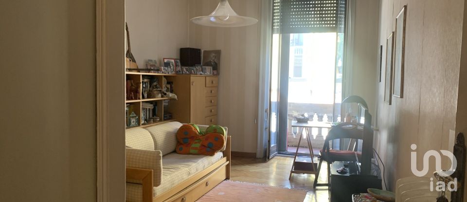 Three-room apartment of 97 m² in Milano (20122)