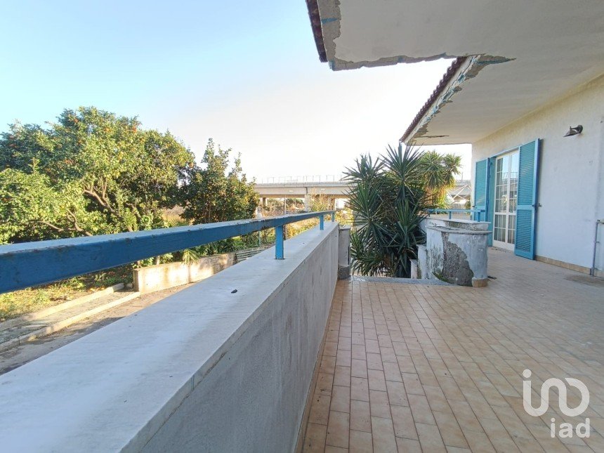 House 5 rooms of 165 m² in Qualiano (80019)