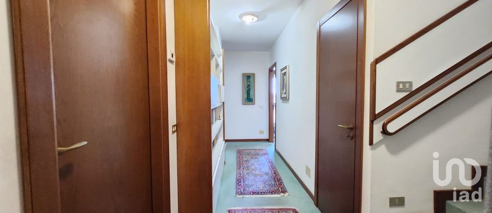 Apartment 7 rooms of 175 m² in Savona (17100)