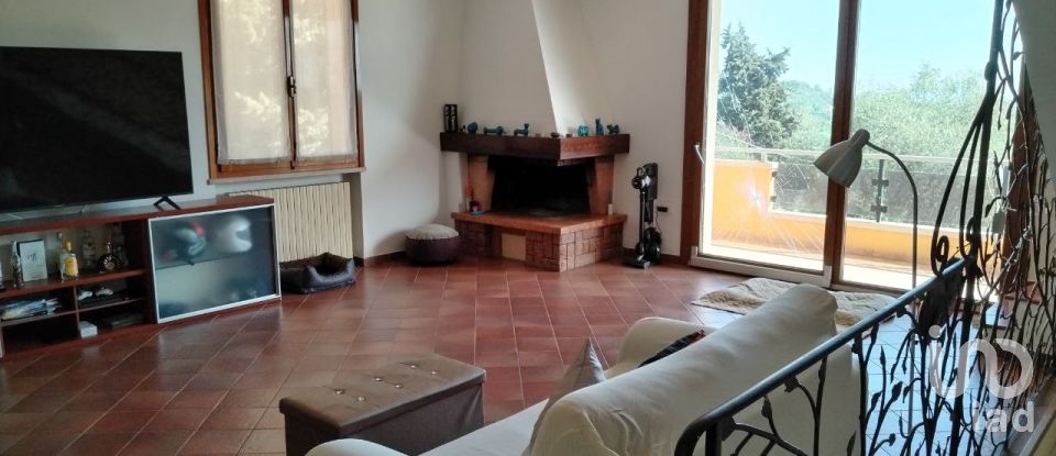 Farm 15 rooms of 450 m² in Rimini (47923)