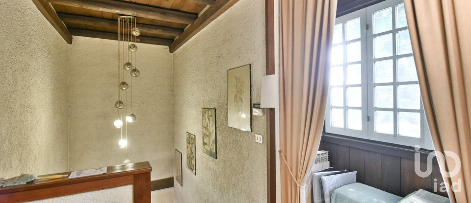 Casa 4 locali di 150 m² in Inverigo (22044)