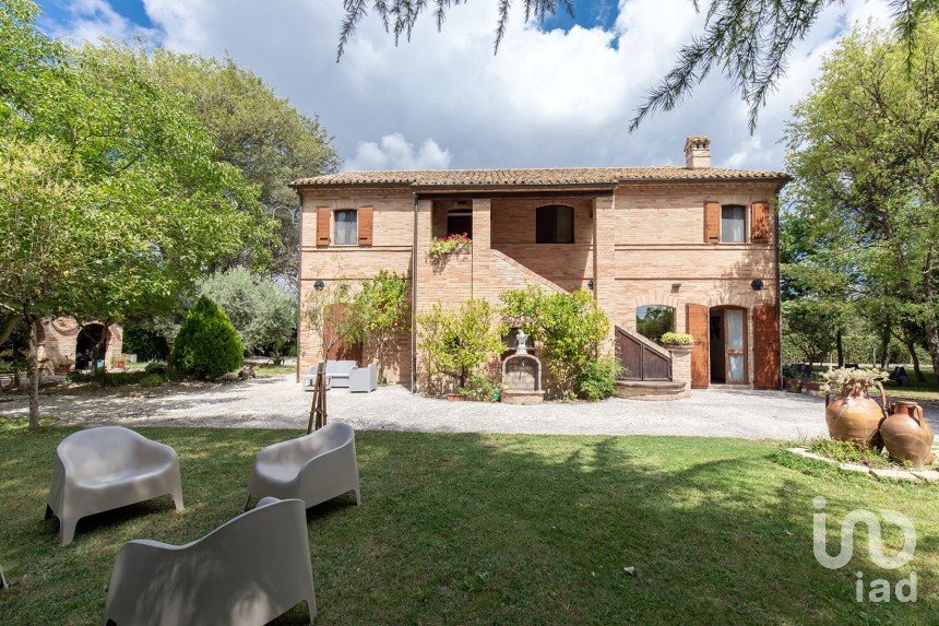 Farm 15 rooms of 520 m² in Recanati (62019)