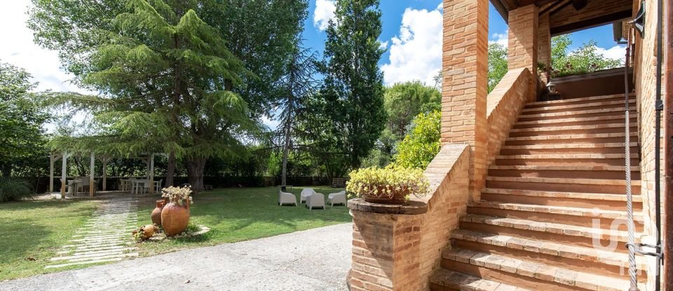 Farm 15 rooms of 520 m² in Recanati (62019)