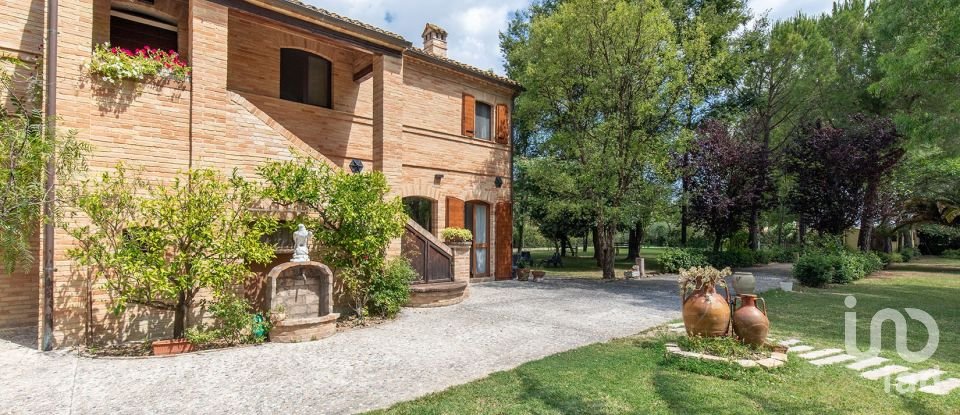 Farm 15 rooms of 520 m² in Recanati (62019)