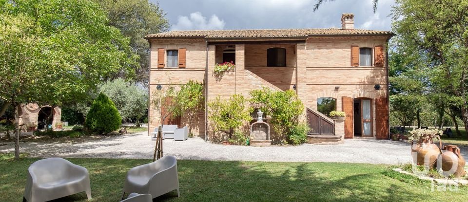 Farm 15 rooms of 520 m² in Recanati (62019)