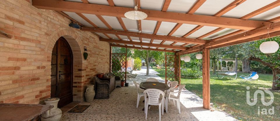 Farm 15 rooms of 520 m² in Recanati (62019)