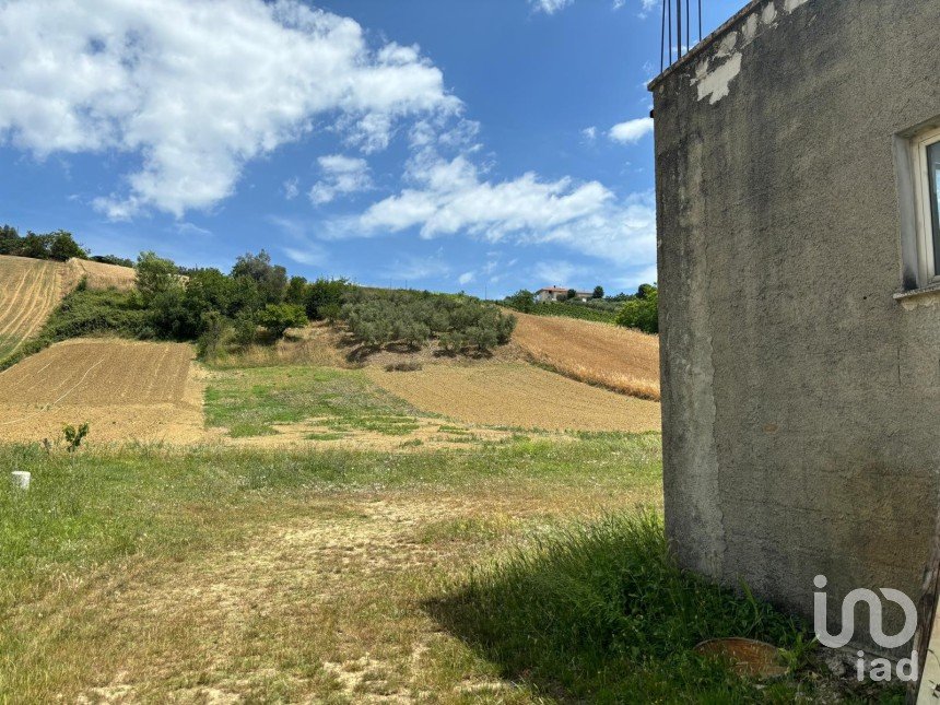 Land of 1,450 m² in Tortoreto (64018)