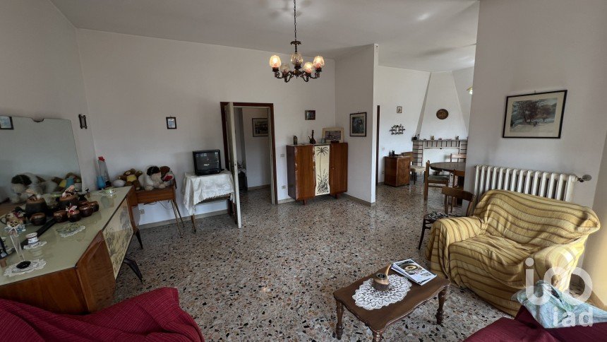 Appartamento 7 locali di 128 m² a Falerone (63837)