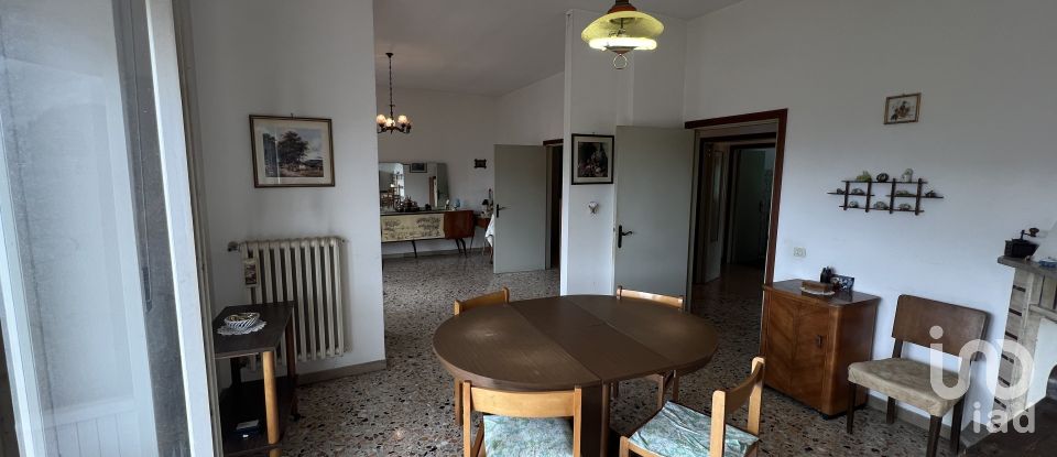 Appartamento 7 locali di 128 m² a Falerone (63837)