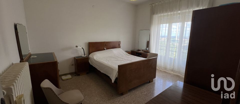 Appartamento 7 locali di 128 m² a Falerone (63837)