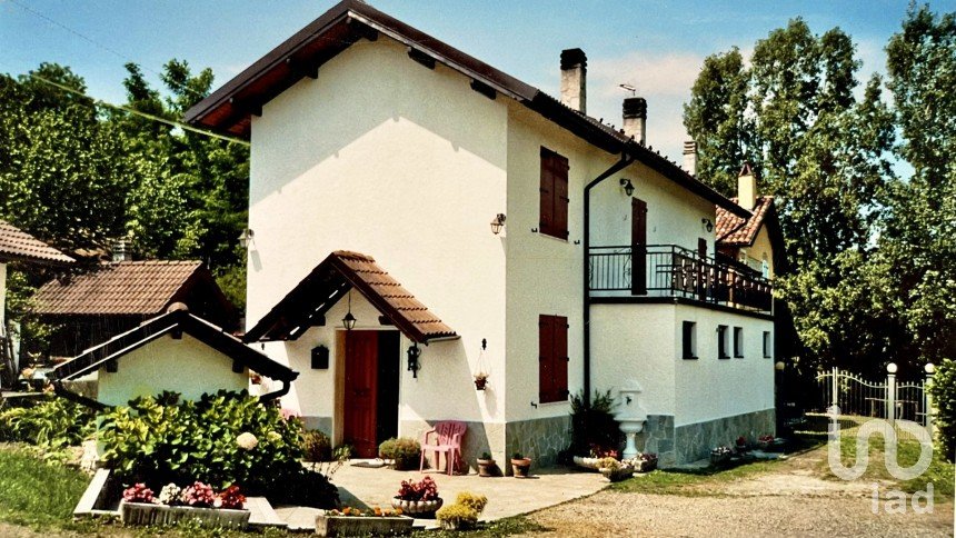 House 8 rooms of 180 m² in Ovada (15076)