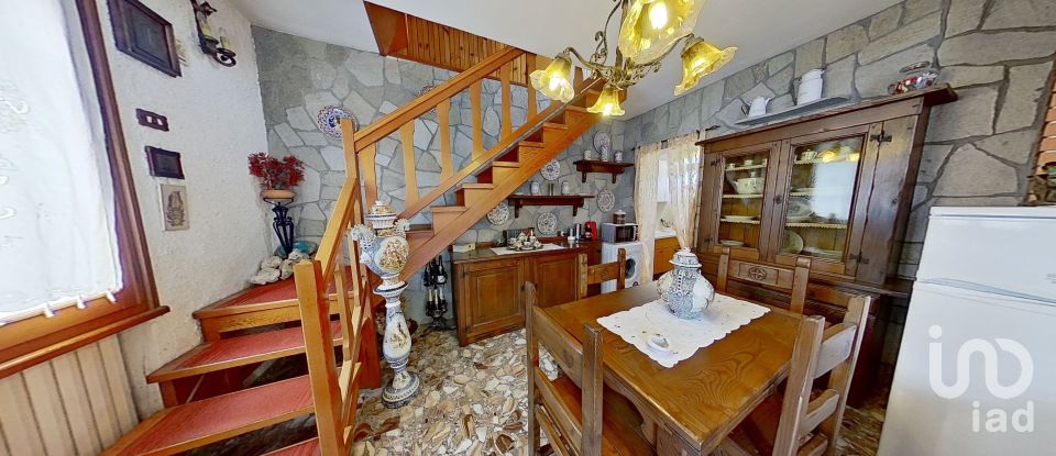 Casa 8 locali di 180 m² in Ovada (15076)