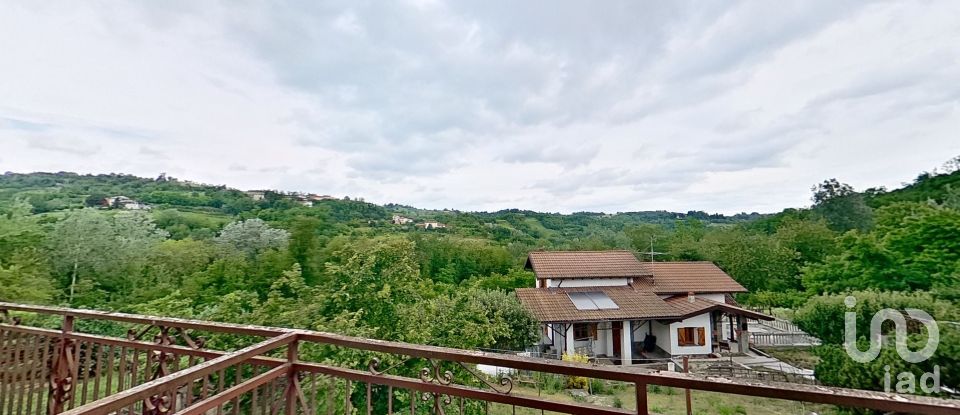 Casa 8 locali di 180 m² in Ovada (15076)