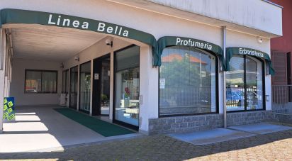 Shop / premises commercial of 117 m² in Rovellasca (22069)