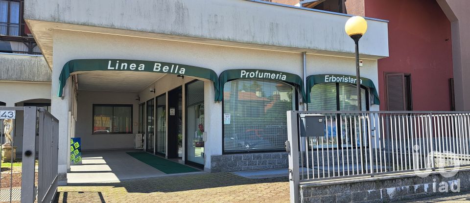 Shop / premises commercial of 117 m² in Rovellasca (22069)