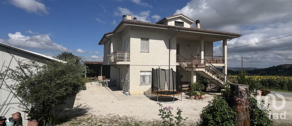 Casa 18 locali di 300 m² in Montegiorgio (63833)