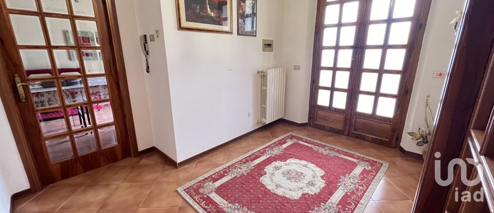 Casa 18 locali di 300 m² in Montegiorgio (63833)