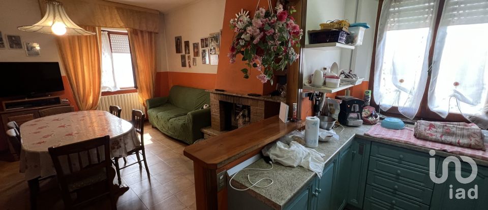 Casa 18 locali di 300 m² in Montegiorgio (63833)