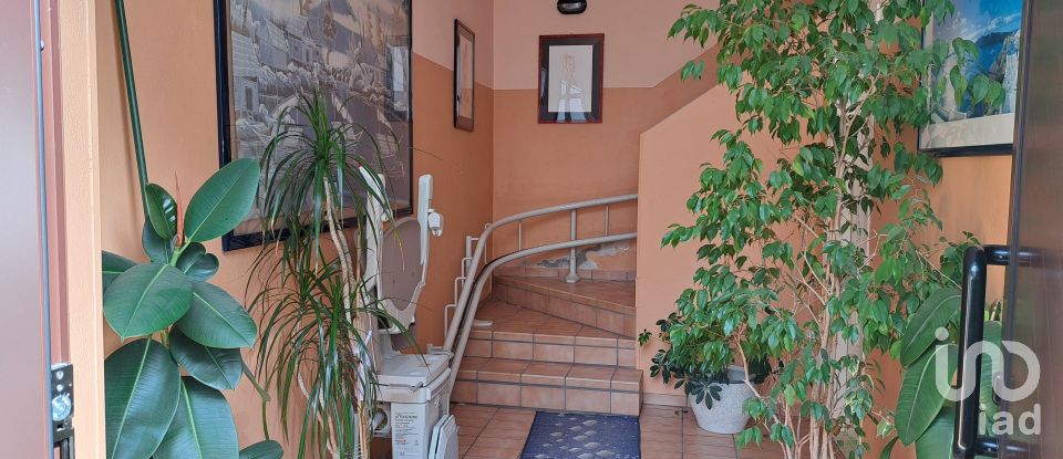 Duplex 3 rooms of 85 m² in Rovello Porro (22070)