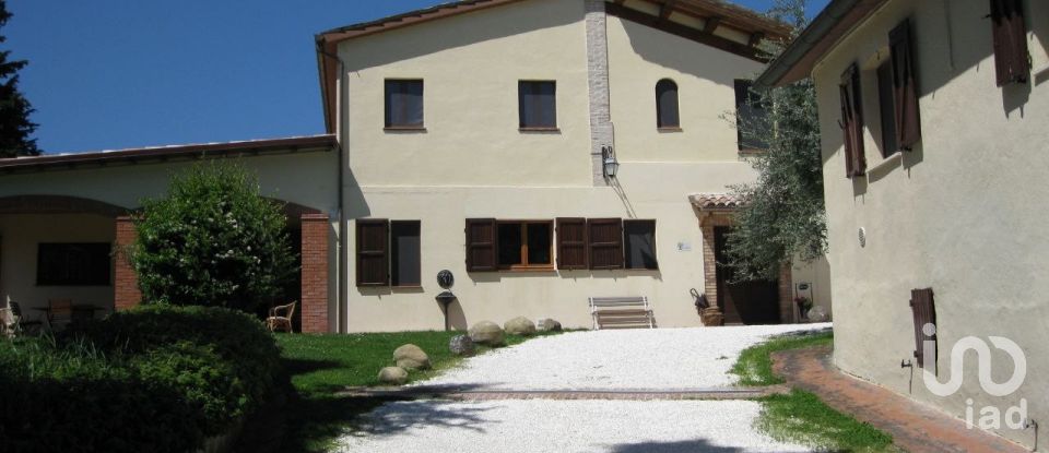 Attività locali di 1.000 m² in Matelica (62024)