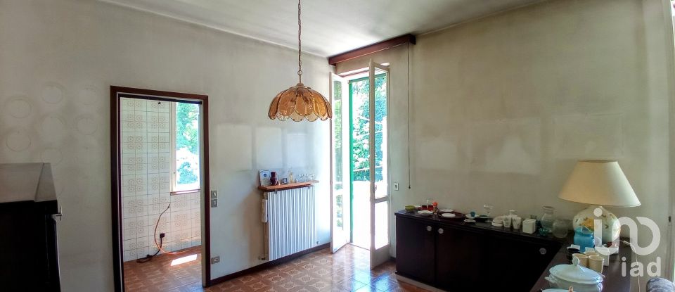 Appartamento 5 locali di 120 m² a Laveno-Mombello (21014)