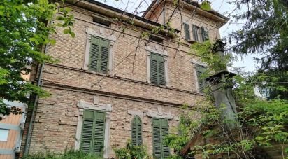 Villa 10 locali di 360 m² in Macerata (62100)