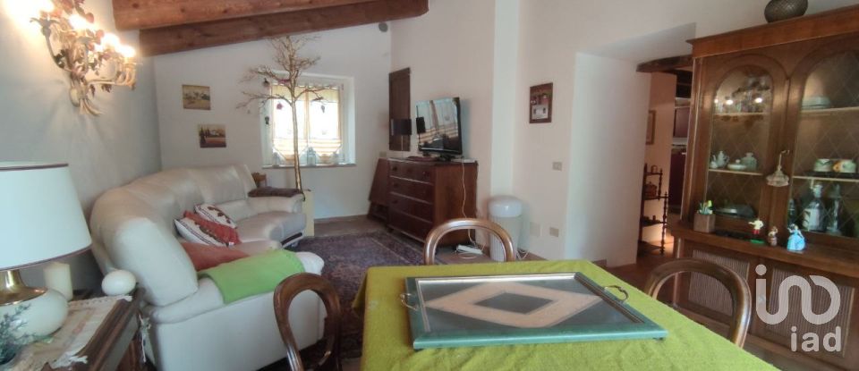 Apartment 0 rooms of 213 m² in Belforte del Chienti (62020)